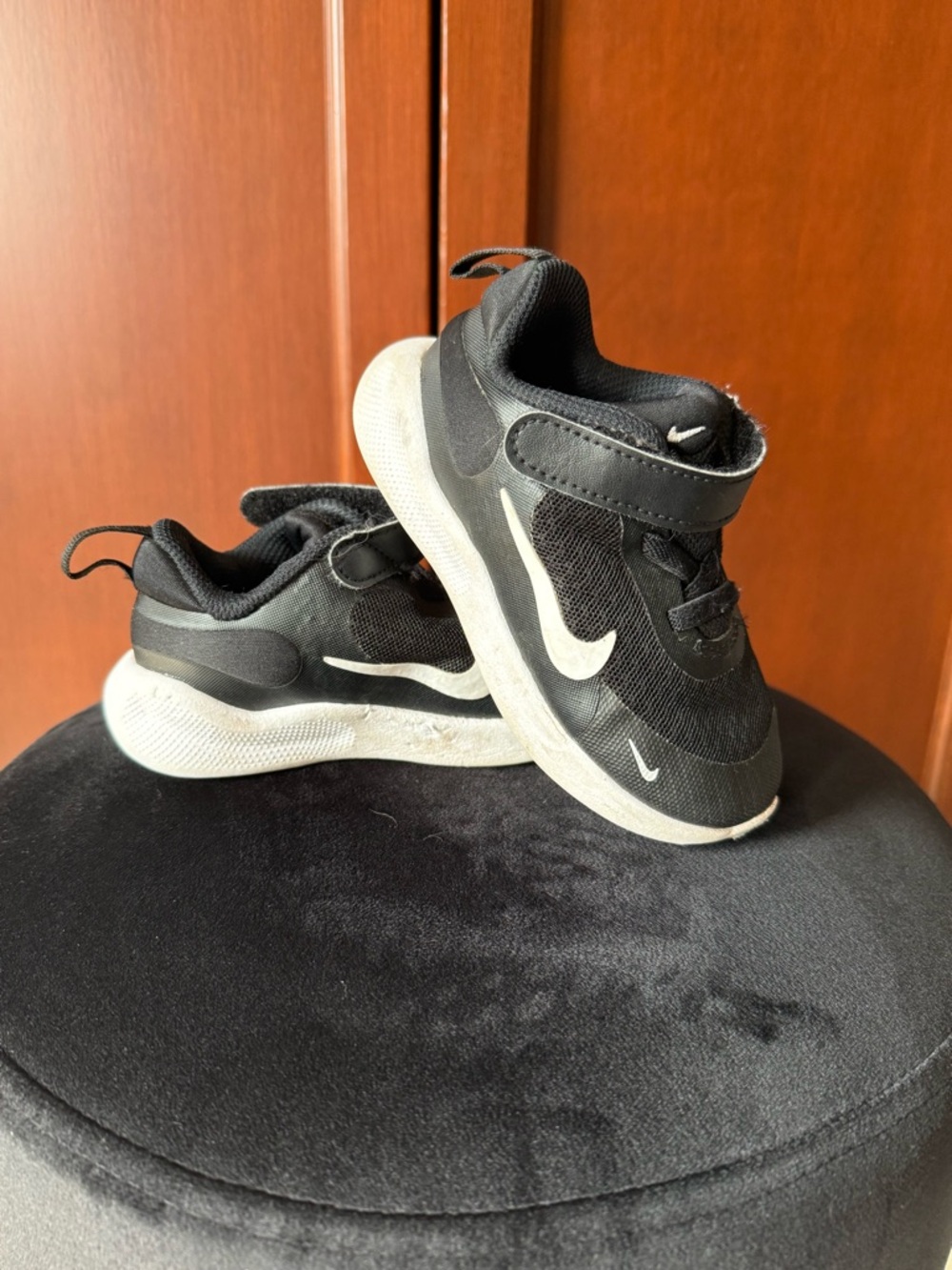Nike Toddler Black and White Velcro Athletic Sneakers